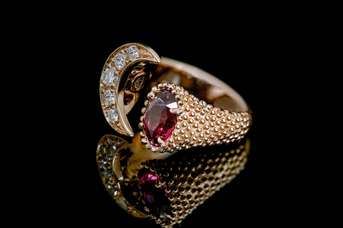 Moon-tale-omalgami-jeweler-RING-Fabula-Exclusive-Jewelry